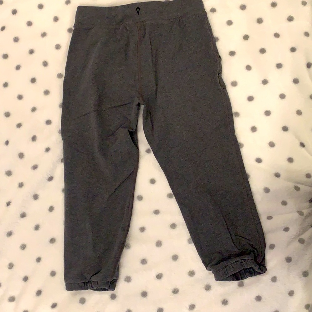 Cute Ivivva crop pants size 12 - Picture 5 of 7